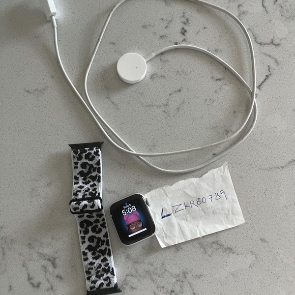 Apple Watch Series 5 40mm - Unlocked, Silver, A2094 Cellular, Aluminum