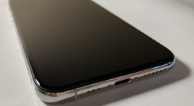 Good
													Apple iPhone Xs - Unlocked, Silver, 256 GB, A1920, photo 4 of 9