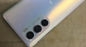 Good
													Motorola Edge Plus (2022) - Verizon, White, 128 GB, 8 GB, 5G UW, photo 3 of 7