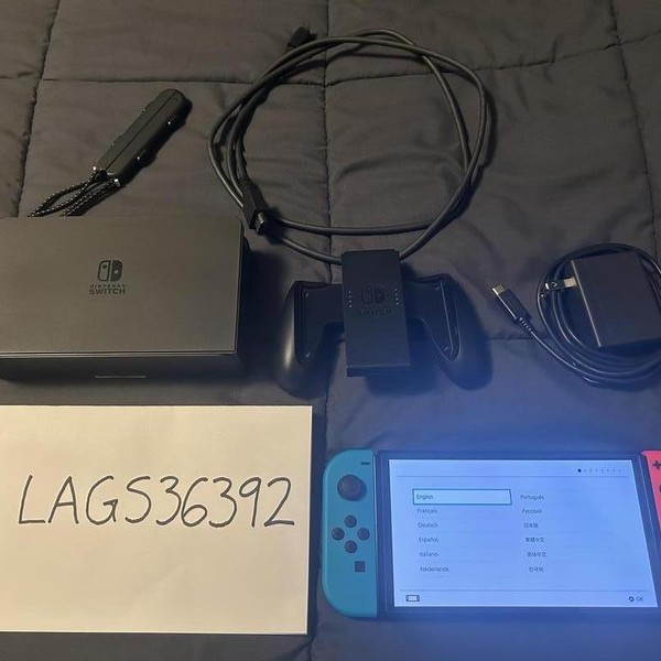 Nintendo Switch - OLED - 64 GB, Red & Blue