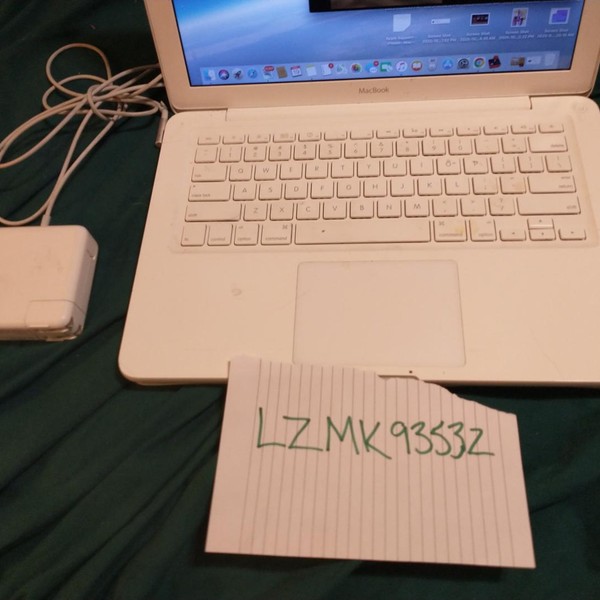 MacBook Air 2012 - 13 inch - 64 GB, Silver, 4 GB