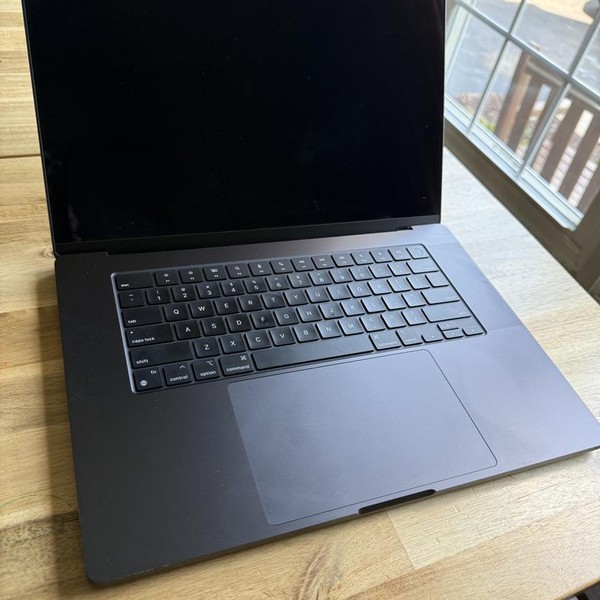 MacBook Pro 2024 - 16 inch - 1 TB, Space Black, 36 GB, Apple M4 Max 14-core