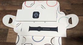 New
													Apple Watch SE 2nd Gen 40mm - Midnight, A2722 - GPS, Aluminum, photo 1 of 8
