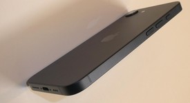 Mint
													Apple iPhone 16e - Boost, Black, 128 GB, A3212, photo 5 of 11