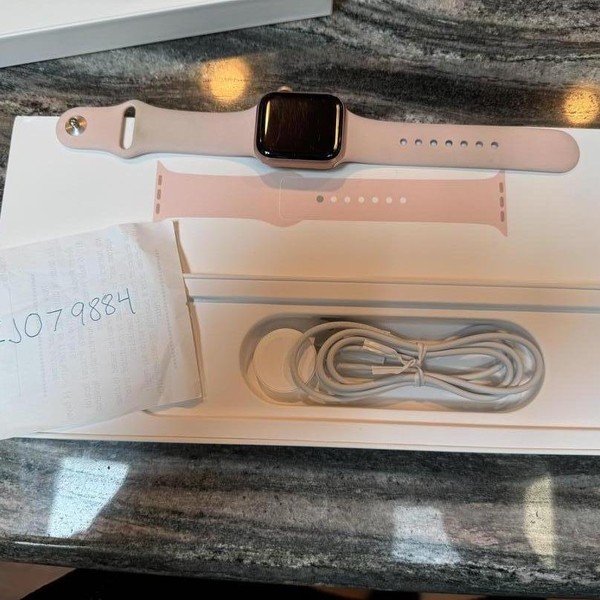 Apple Watch Series 6 40mm - Gold, A2291 - GPS, Aluminum