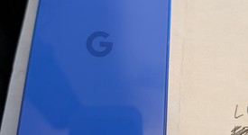 Fair
													Google Pixel 10 - Unlocked, Indigo, 128 GB, GLBW0, photo 3 of 9