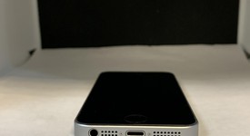 Good
													Apple iPhone SE 1st Gen 2016 - Unlocked, Grey, 32 GB, A1723, photo 4 of 7