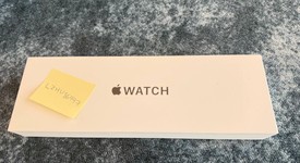 New
													Apple Watch SE 2nd Gen 40mm - Xfinity, Starlight, A2726 - Cellular, Aluminum, photo 1 of 1