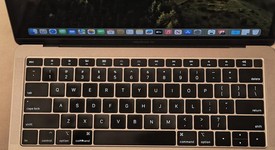 Good
													MacBook Air 2019 - 13" - I5, Gold, 128 GB, 8 GB, photo 2 of 9