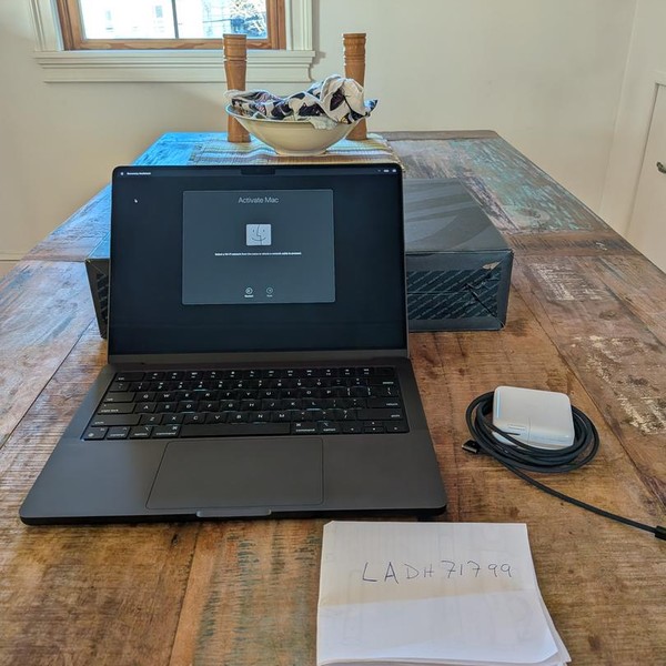 MacBook Pro Late 2023 (M3) - 14 inch - 1 TB, Black, 18 GB, Apple M3 Pro 11-core, 14-core GPU