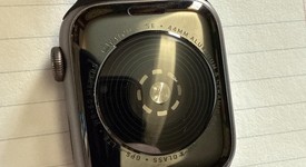 Good
													Apple Watch SE 1st Gen 44mm - Unlocked, Gray, A2354 - Cellular, Aluminum, photo 3 of 3