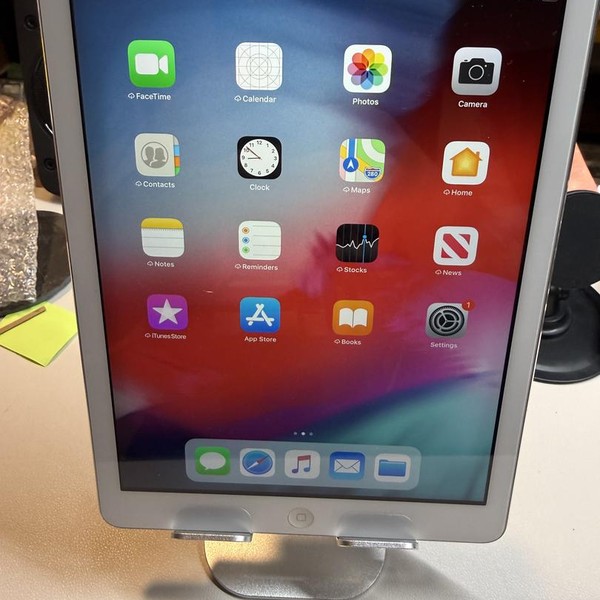 Apple iPad Air - Wi-Fi, 16 GB, Silver