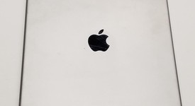 Fair
													Apple iPad Pro 12.9" 1st Gen 2015 - Unlocked, Gray, 128 GB, A1652, 1st Gen 2015, photo 3 of 3