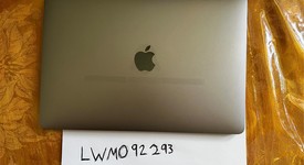 Good
													MacBook Pro 2017 (With Touch Bar) - 13" - I7, Gray, 512 GB, 16 GB, photo 4 of 5
