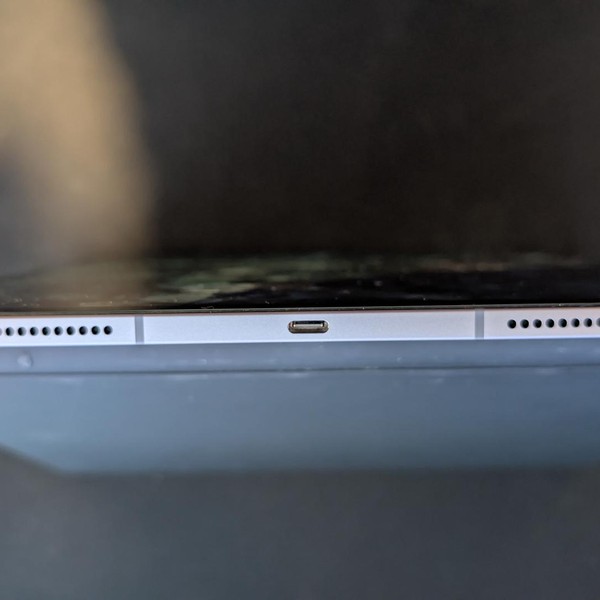 Apple iPad Pro 12.9 inch 6th Gen 2022 - Unlocked, 128 GB, Silver