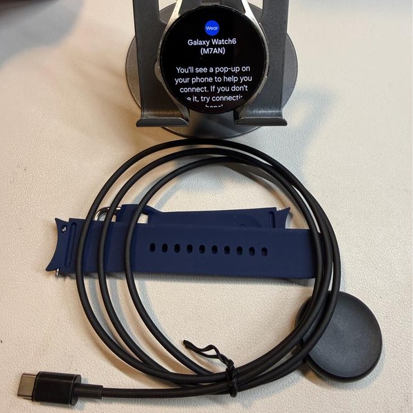 Samsung Galaxy Watch6 - Unlocked, Silver, 40mm