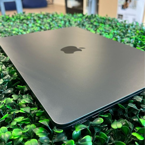 MacBook Air 2022 (M2) - 13 inch - 256 GB, Midnight, 8 GB, Apple M2