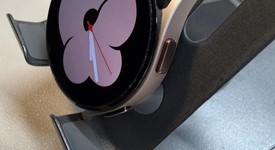 Fair
													Samsung Galaxy Watch4 - Unlocked, Gold, 40mm, photo 1 of 6