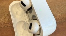 Used
													Apple AirPods Pro - MagSafe Case, photo 4 of 7