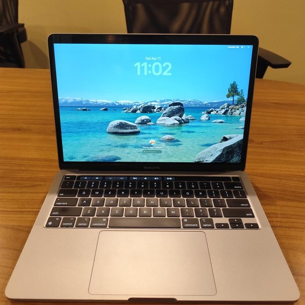 MacBook Pro 2022 - 13 inch - 256 GB, Gray, 16 GB, Apple M2