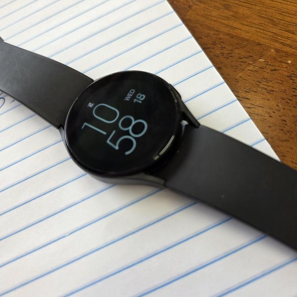 Samsung Galaxy Watch5 - Unlocked, Graphite, 40mm