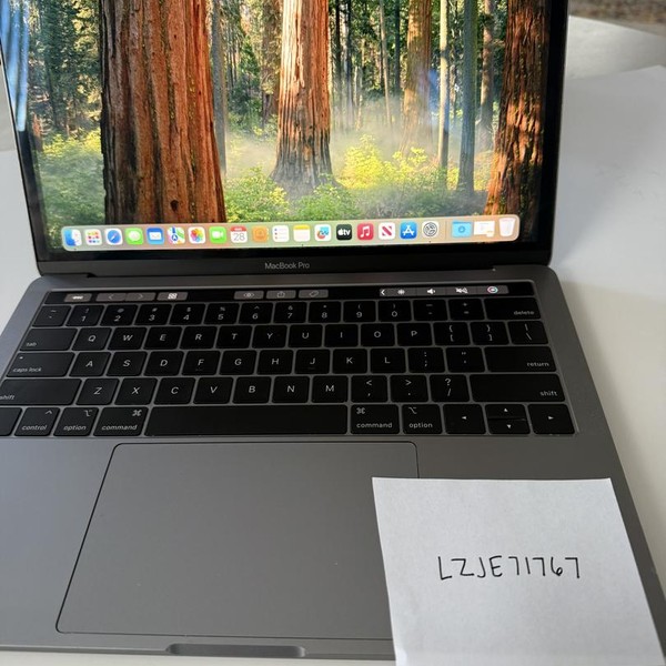 MacBook Pro 2019 - 13 inch - 256 GB, Gray, 16 GB, Intel Core i5
