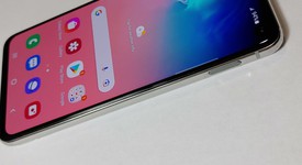 Mint
													Samsung Galaxy S10e - Unlocked, White, 128 GB, 6 GB, SM-G970U1, photo 4 of 8