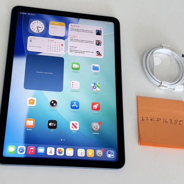 Apple iPad Air 5th Gen - Wi-Fi, 64 GB, Blue, A2588