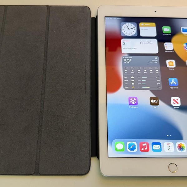 Apple iPad (6th Gen) - Wi-Fi, 128 GB, Silver, A1893