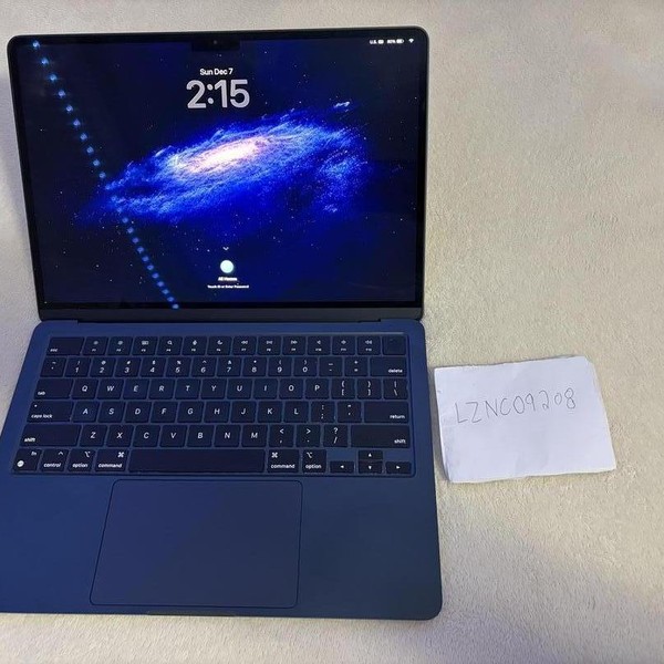 MacBook Air 2022 (M2) - 13 inch - 256 GB, Midnight, 8 GB, Apple M2