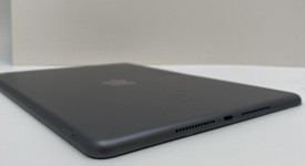 Good
													Apple iPad 7th Gen - Unlocked, Gray, 32 GB, A2200, photo 4 of 5