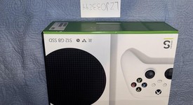 Mint
													Xbox Series S (2020) - White, 512 GB, photo 4 of 8