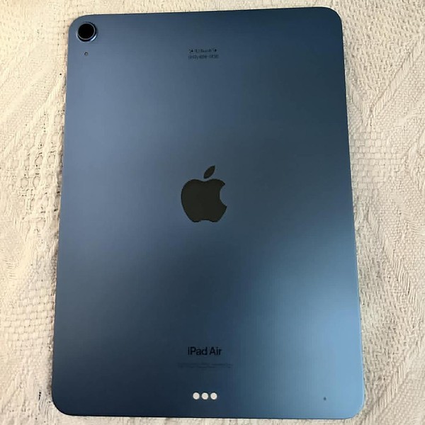 Apple iPad Air (5th Gen) - Wi-Fi, 64 GB, Blue, A2588