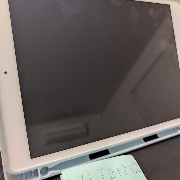 Apple iPad 7th Gen - Wi-Fi, 32 GB, Silver, A2197