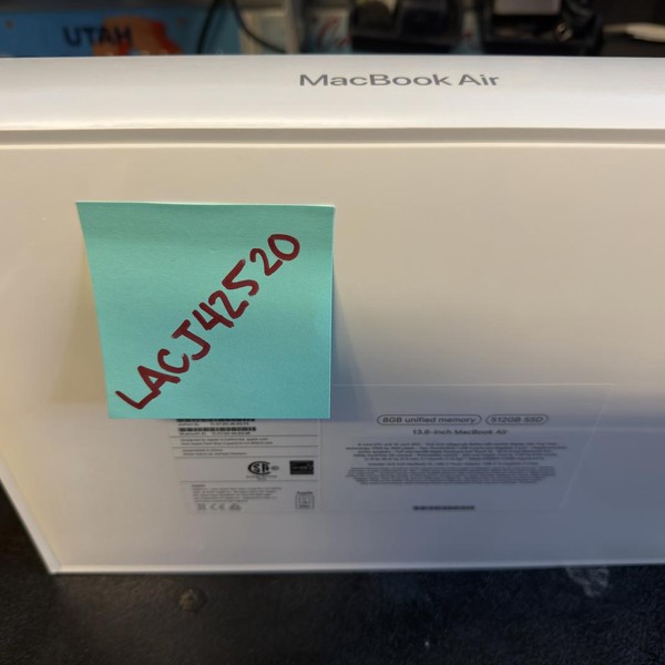 MacBook Air 2022 (M2) - 13 inch - 512 GB, Gray, 8 GB, Apple M2