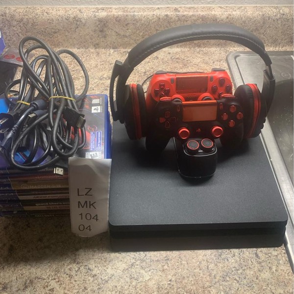 PlayStation 4 Slim - 500 GB, Black