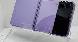 Good
													Samsung Galaxy Z Flip3 5G - Unlocked, Lavender, 128 GB, 8 GB, SM-F711U1, photo 3 of 4