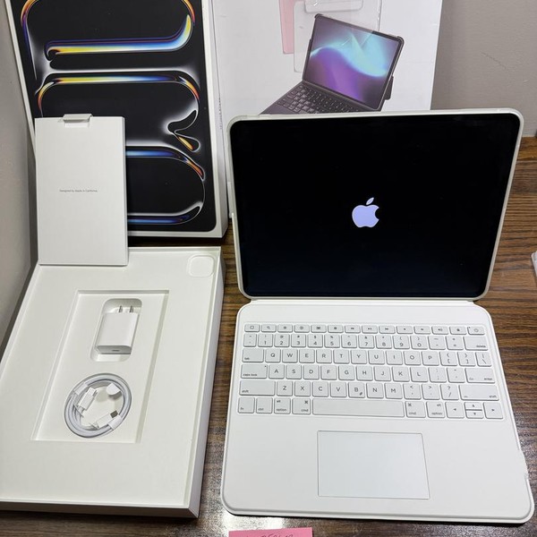 Apple iPad Pro 13 inch (M4) 2024 - Verizon, 1 TB, Silver, 16 GB, A2926, Nano-texture Glass