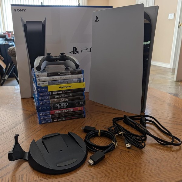 PlayStation 5 Standard Edition (2020) - 825 GB, White, Standard Edition