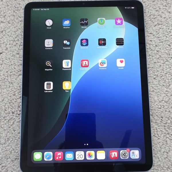 Apple iPad Air 5th Gen - Wi-Fi, 64 GB, Blue, A2588