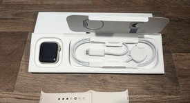 Good
													Apple Watch SE 2nd Gen 40mm - Starlight, A2722 - GPS, Aluminum, photo 1 of 12