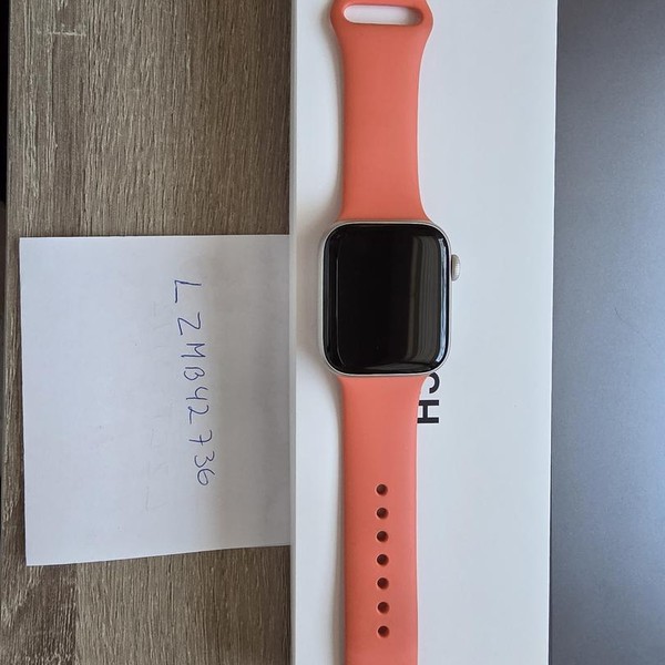 Apple Watch SE 2nd Gen 44mm - Starlight, A2723 - GPS, Aluminum