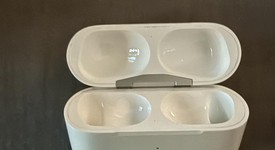 Used
													Apple AirPods Pro 1st Gen - Wireless Case, photo 4 of 9