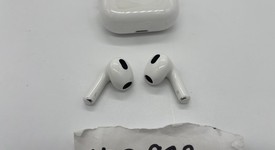 Used
													Apple AirPods 3rd Gen - Lightning Case, photo 1 of 5