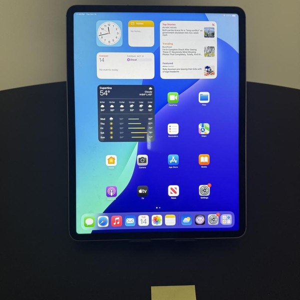 Apple iPad Pro 12.9 inch 6th Gen 2022 - Unlocked, 128 GB, Gray