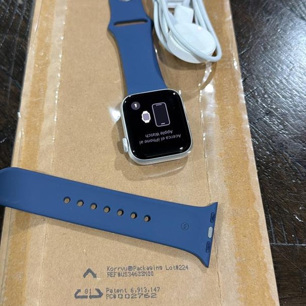 Apple Watch SE 2nd Gen 40mm - Silver, A2722 - GPS, Aluminum