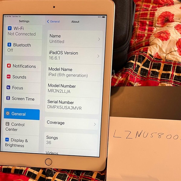 Apple iPad 6th Gen - Wi-Fi, 32 GB, Gold, A1893