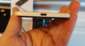 Mint
													Google Pixel 2 XL - Verizon, Black & White, 64 GB, Verizon Edition, photo 5 of 8