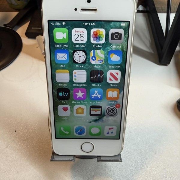 Apple iPhone 5S - Unlocked, Gold, 16 GB, A1533, GSM