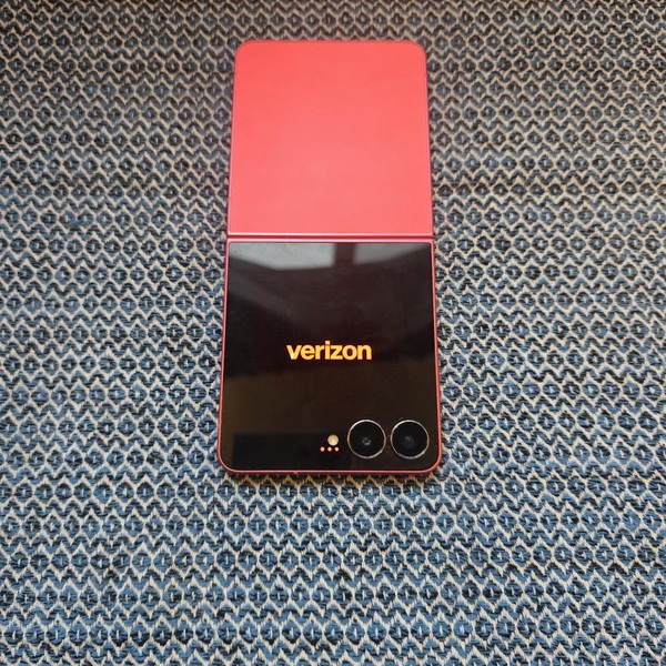 Samsung Galaxy Z Flip7 - Verizon, 256 GB, Coral, 12 GB, SM-F766U